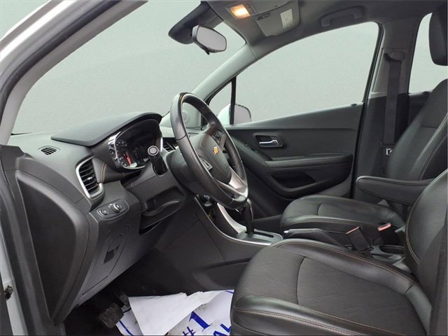 Used 2019 Chevrolet Trax LT w/ LT Convenience Package image 11