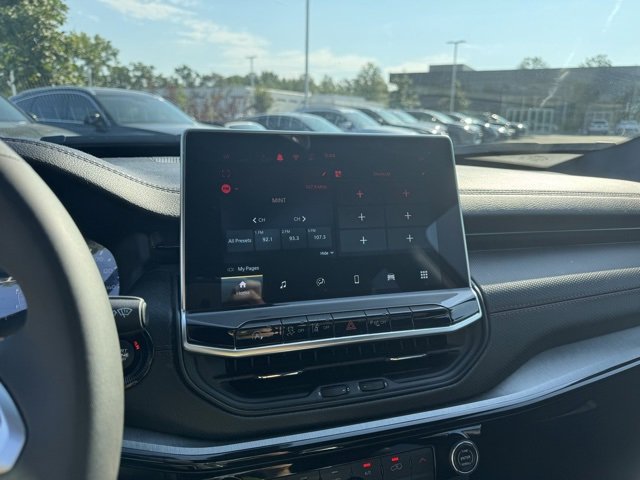 Used 2024 Jeep Compass Trailhawk image 16