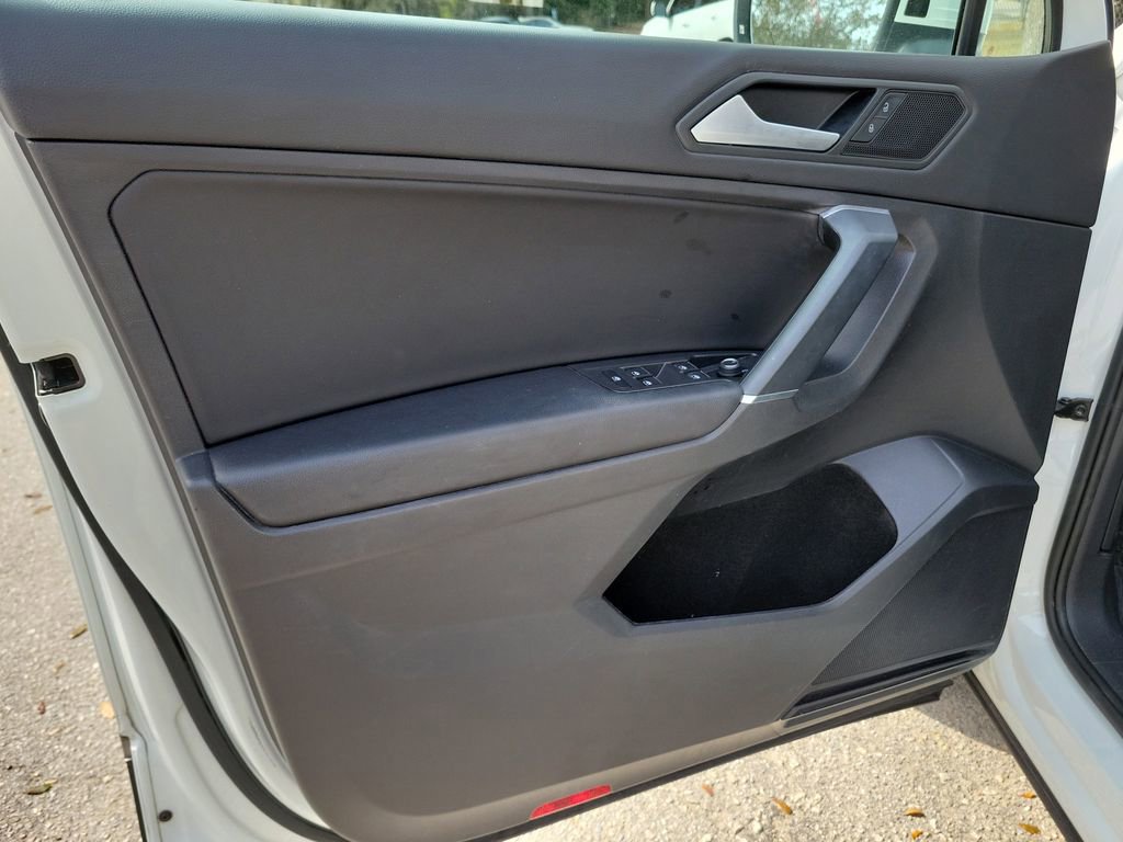 Used 2020 Volkswagen Tiguan SE image 20