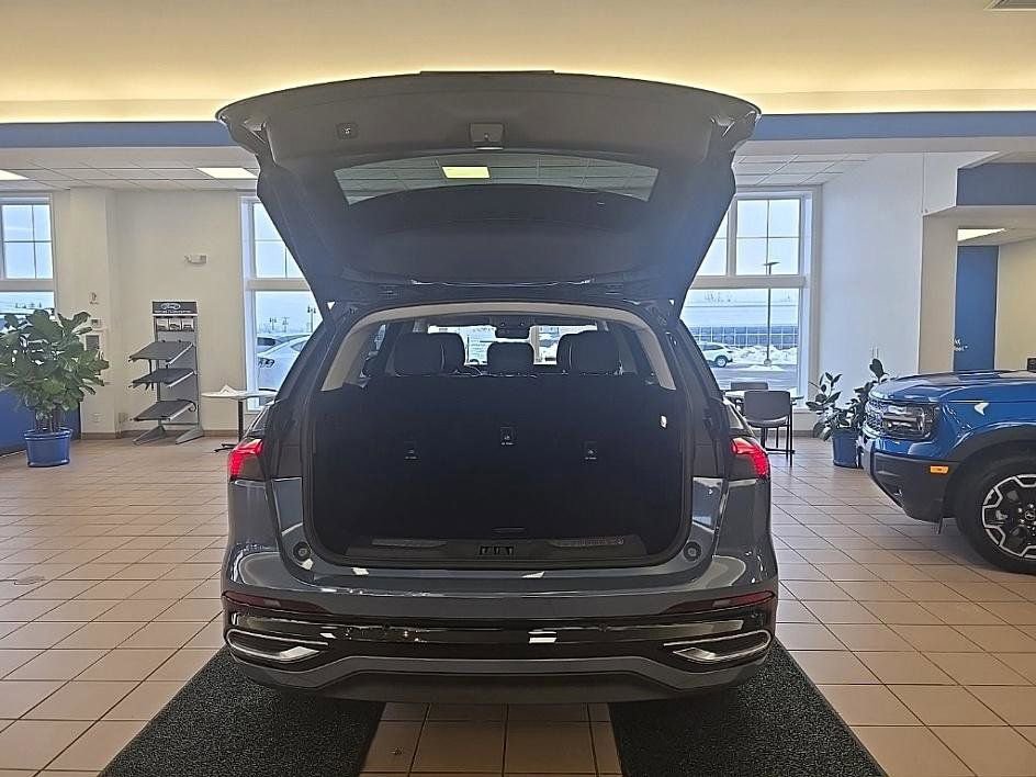 Used 2025 Lincoln Nautilus Reserve image 32