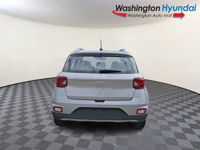 Certified 2026 Hyundai Venue SEL FWD image 5