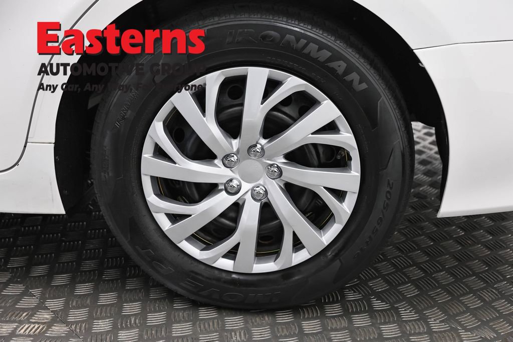 Used 2020 Toyota Camry LE image 34