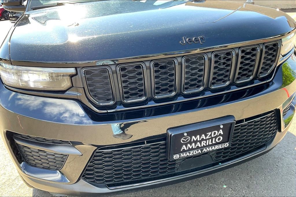 Used 2025 Jeep Grand Cherokee Altitude AWD/4WD image 31