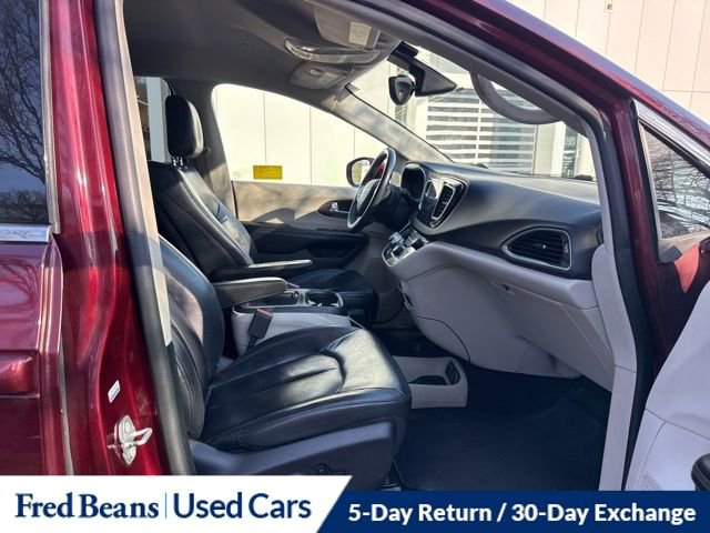 Used 2017 Chrysler Pacifica Touring-L Plus image 19