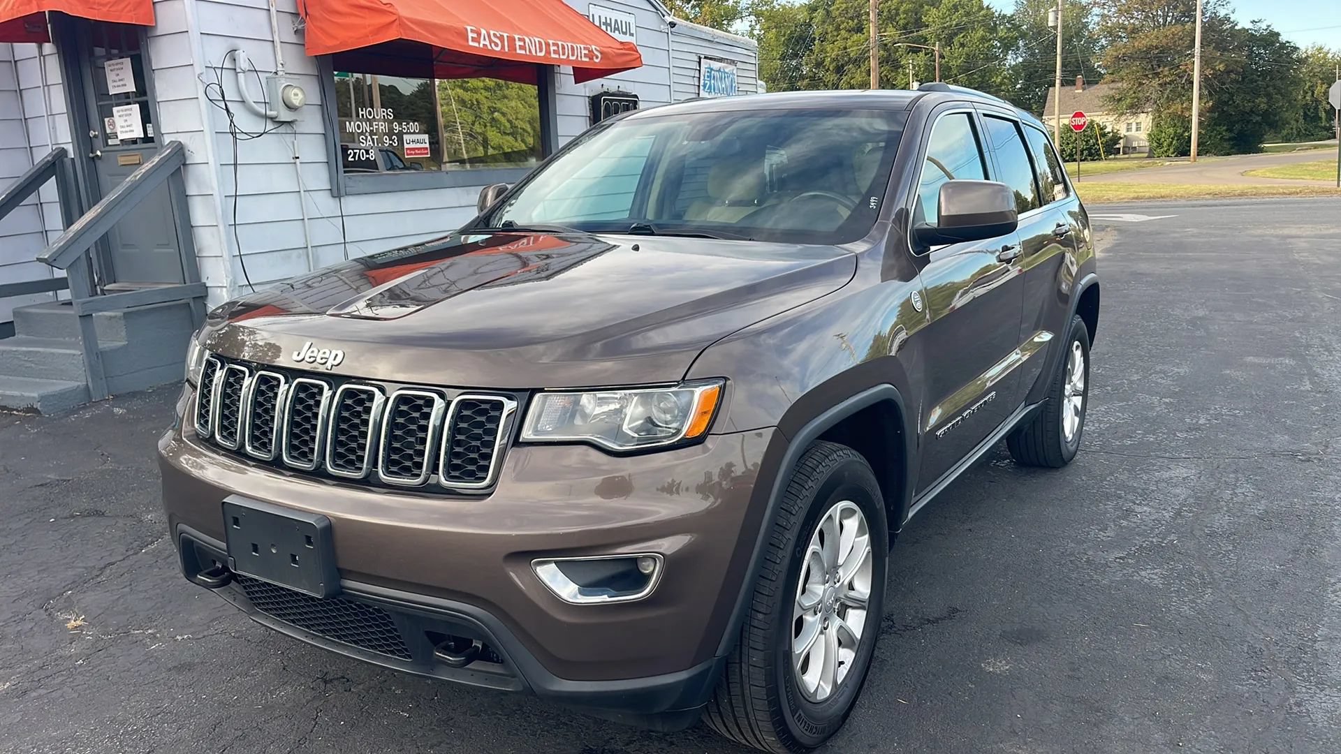 Used 2021 Jeep Grand Cherokee Laredo AWD/4WD image 1