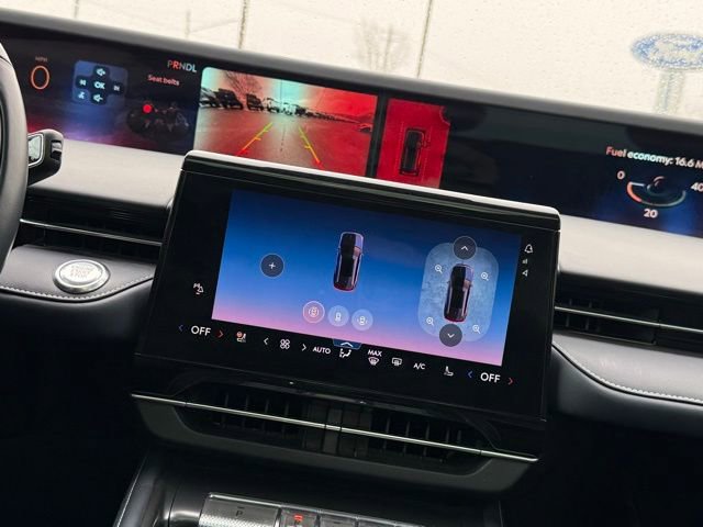 Used 2025 Lincoln Nautilus Reserve image 4