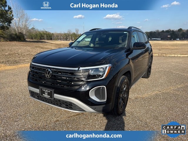 Used 2025 Volkswagen Atlas Peak Edition SE image 1