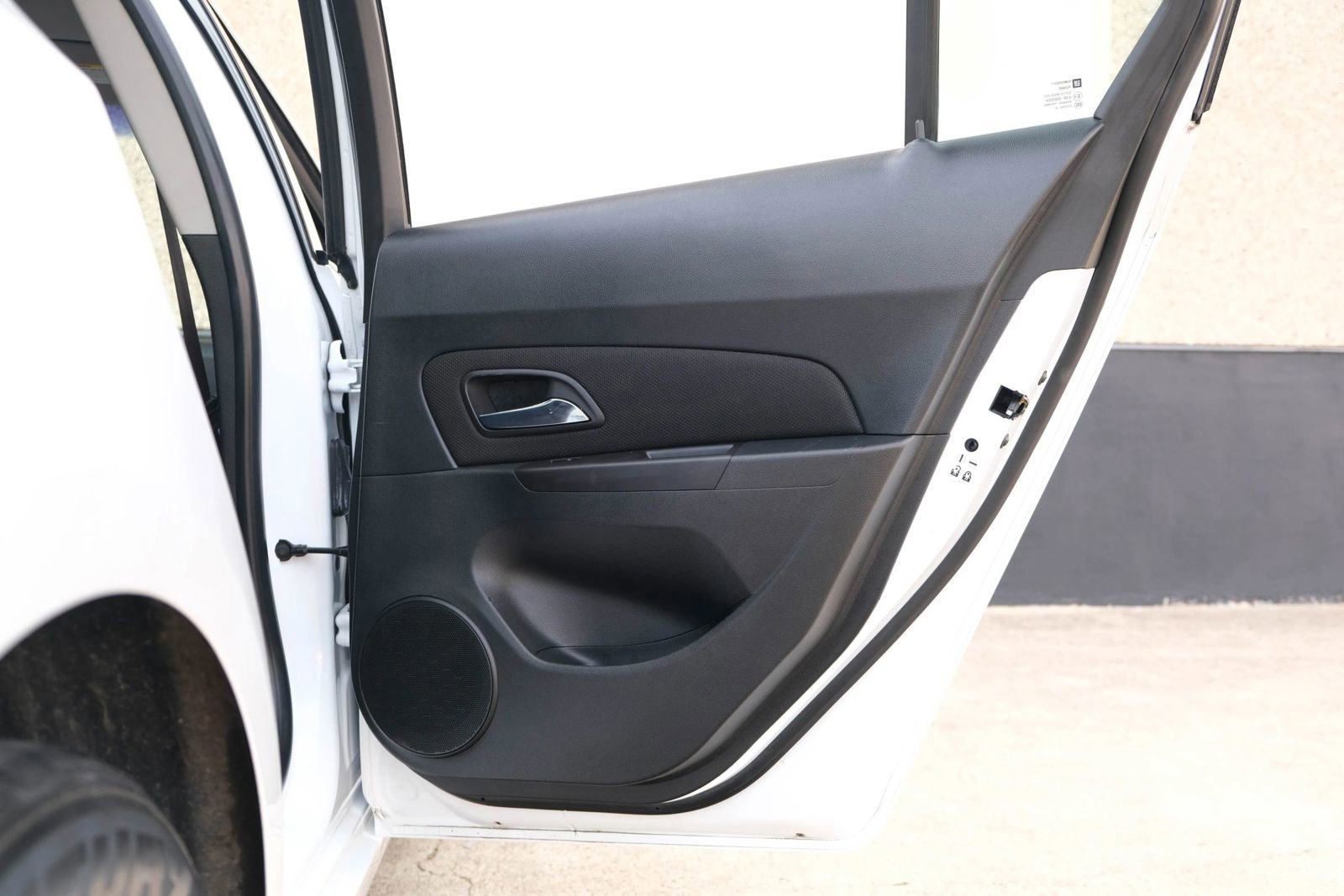 Used 2015 Chevrolet Cruze LT w/ Enhanced Safety Package FWD image 28