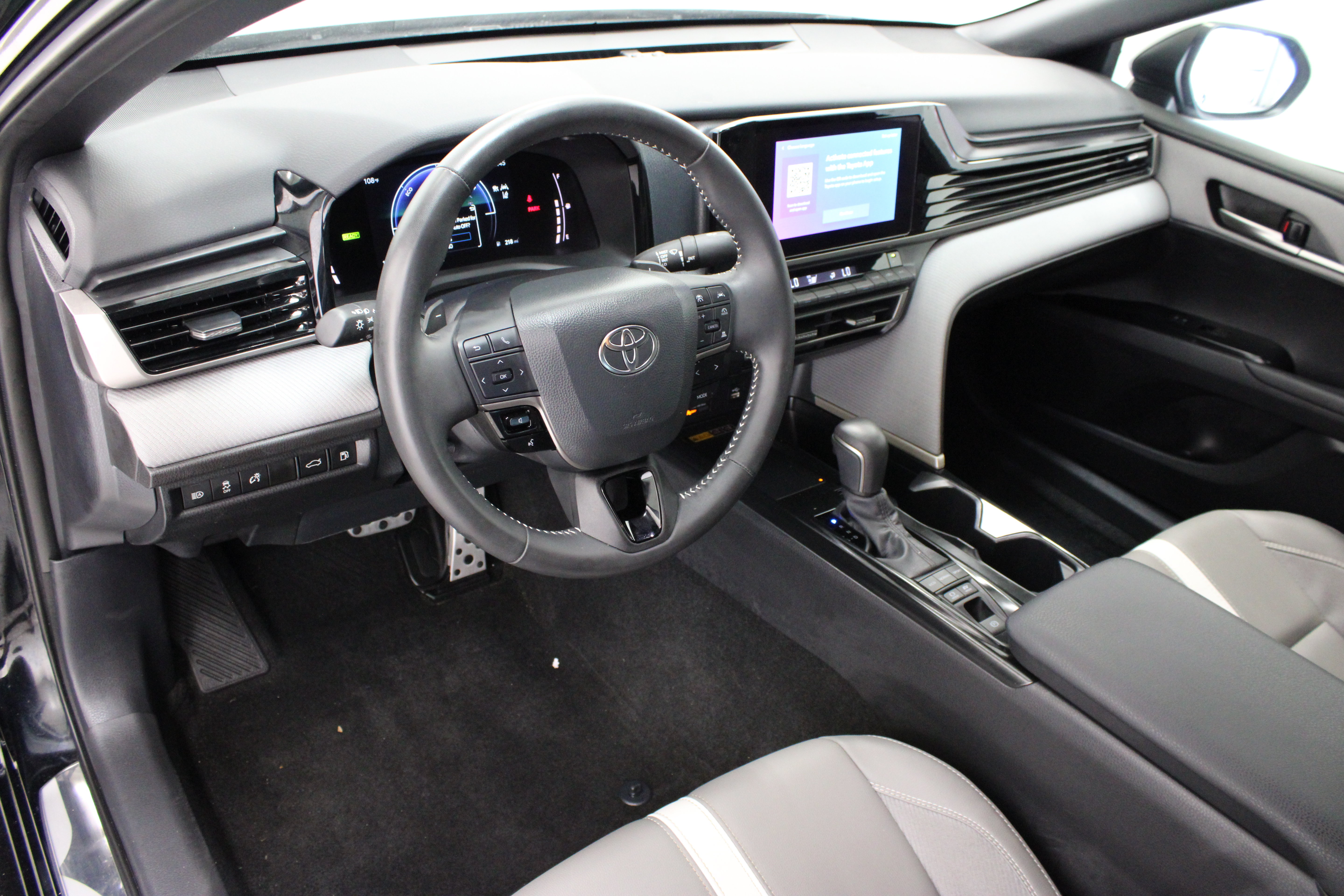 Used 2026 Toyota Camry SE w/ Convenience Package FWD image 13