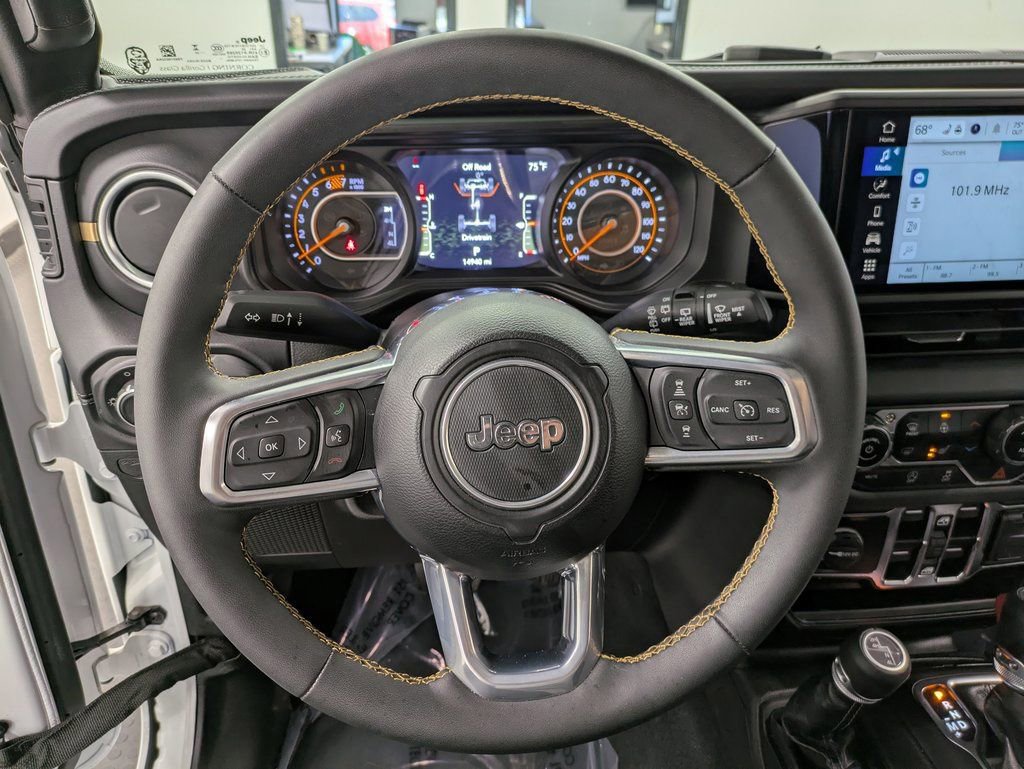 Used 2024 Jeep Wrangler Sahara image 21