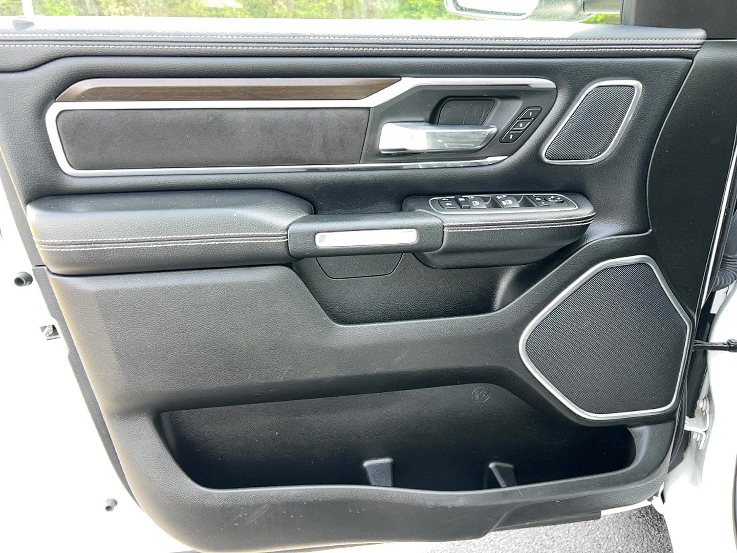 Used 2022 RAM 1500 Laramie RWD image 12