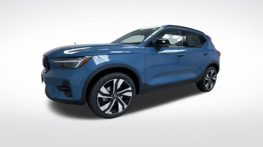 New 2025 Volvo XC40 B5 Plus w/ Protection Package Premier AWD/4WD image 20