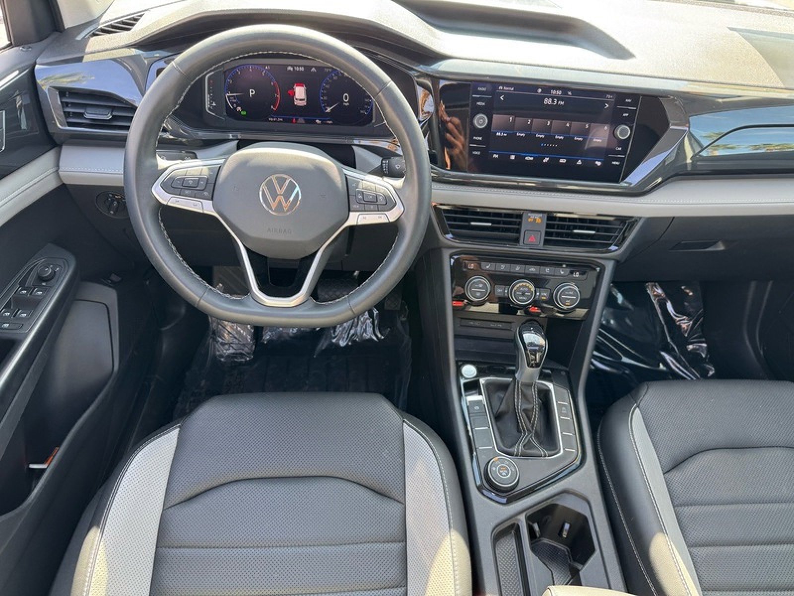 Used 2022 Volkswagen Taos SEL w/ Panoramic Sunroof Package image 17