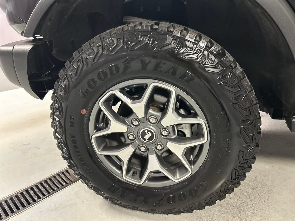 Used 2025 Ford Bronco Badlands AWD/4WD image 9