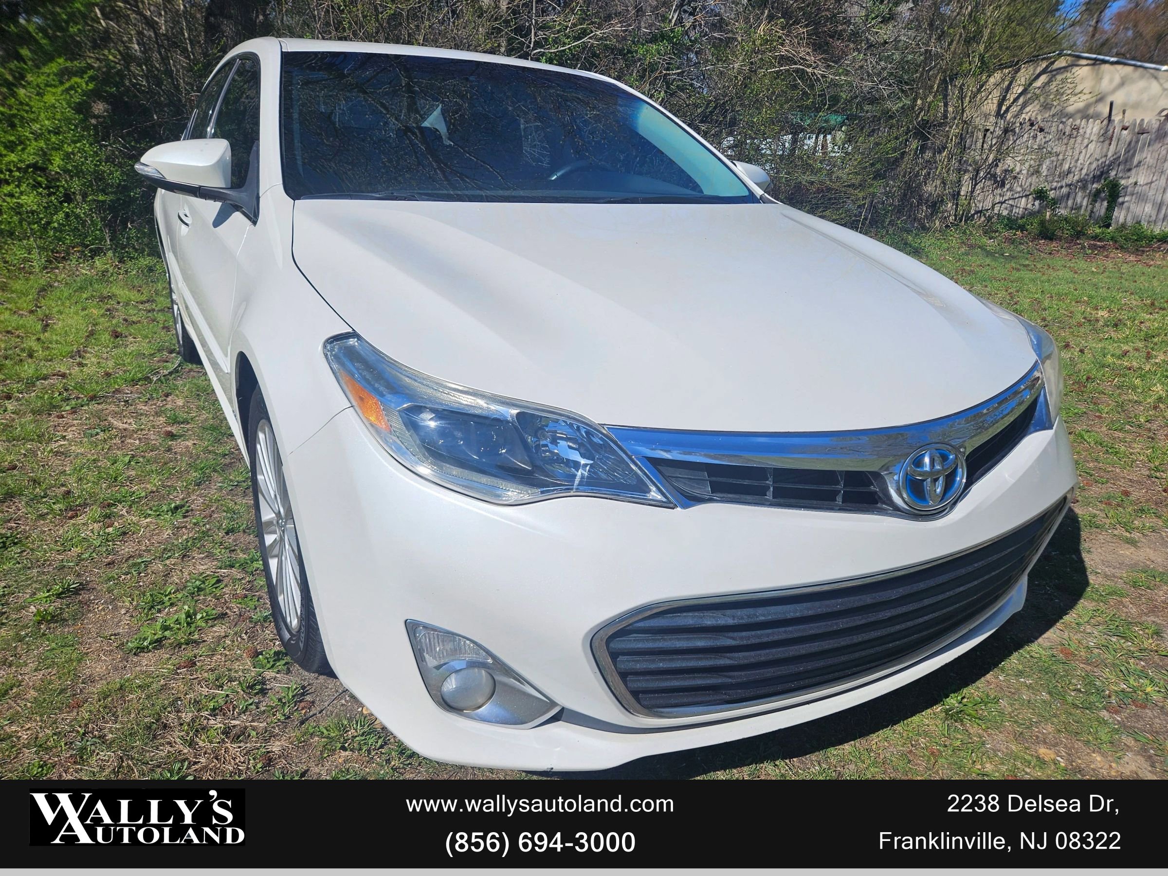 Used 2015 Toyota Avalon Limited FWD image 2