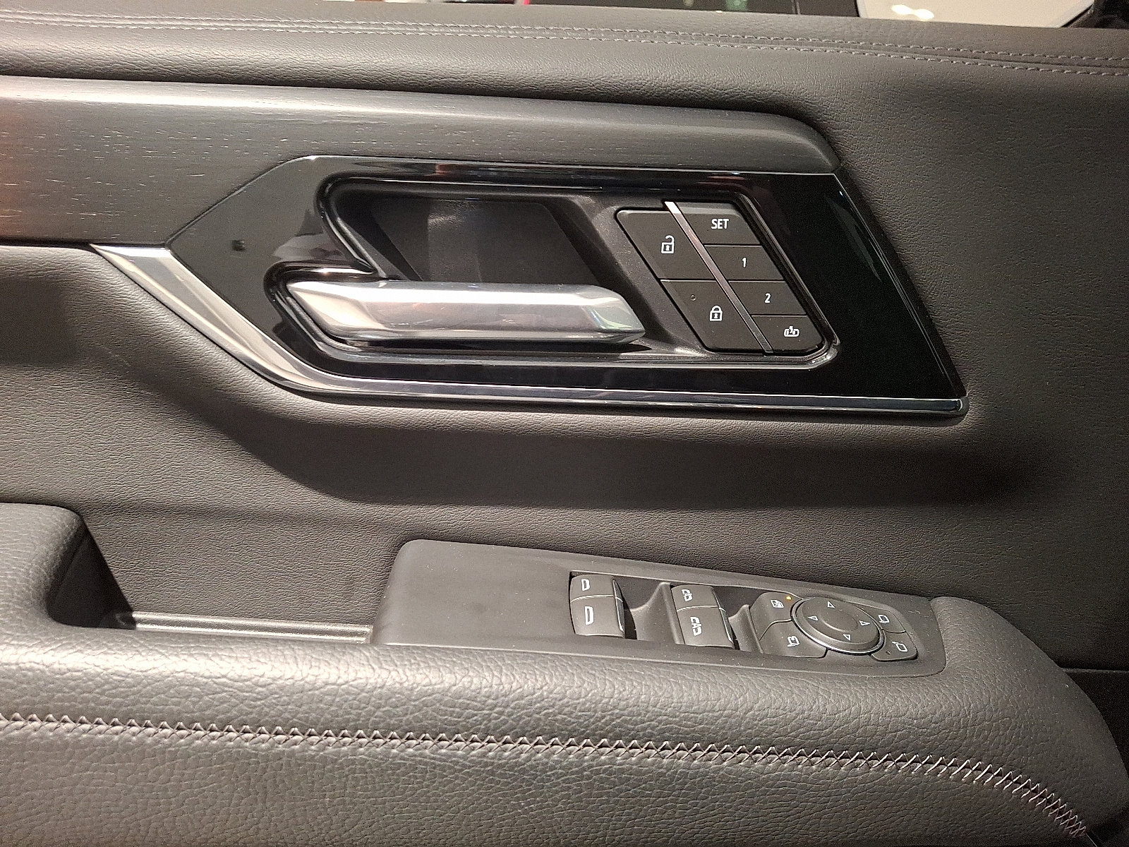 Used 2025 GMC Yukon Denali image 14