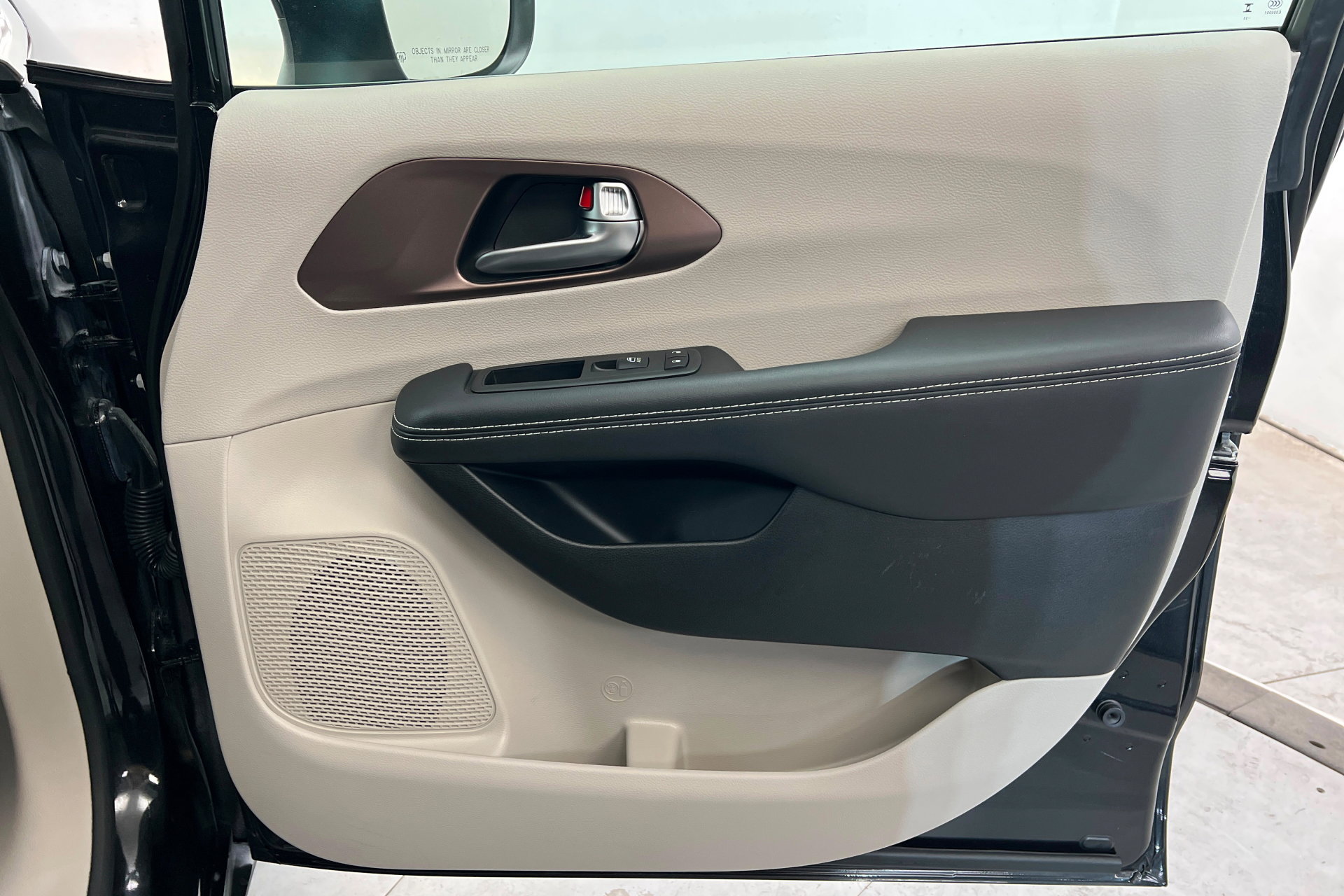 Certified 2023 Chrysler Voyager LX image 23