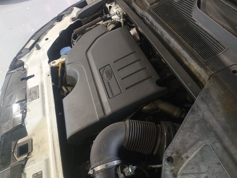 Used 2019 Land Rover Discovery Sport SE AWD/4WD image 35