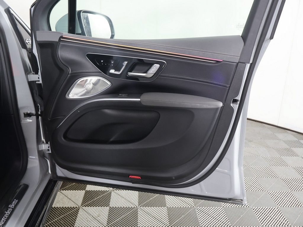 Used 2023 Mercedes-Benz EQS 580 4MATIC SUV image 26