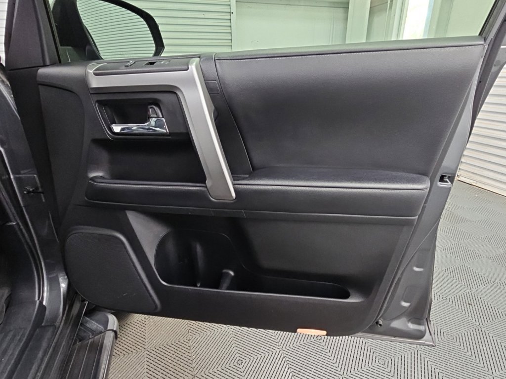 Used 2020 Toyota 4Runner SR5 Premium w/ Moonroof Package RWD image 39