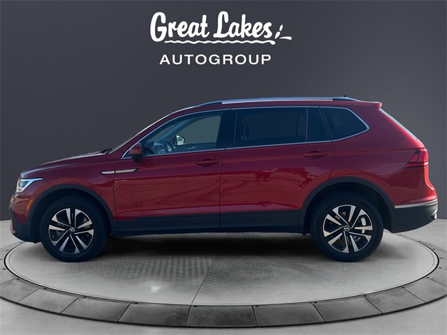 Used 2022 Volkswagen Tiguan SE image 2