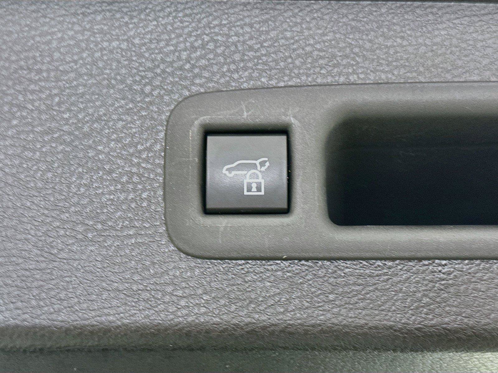 Certified 2026 Toyota Sienna XLE FWD image 38