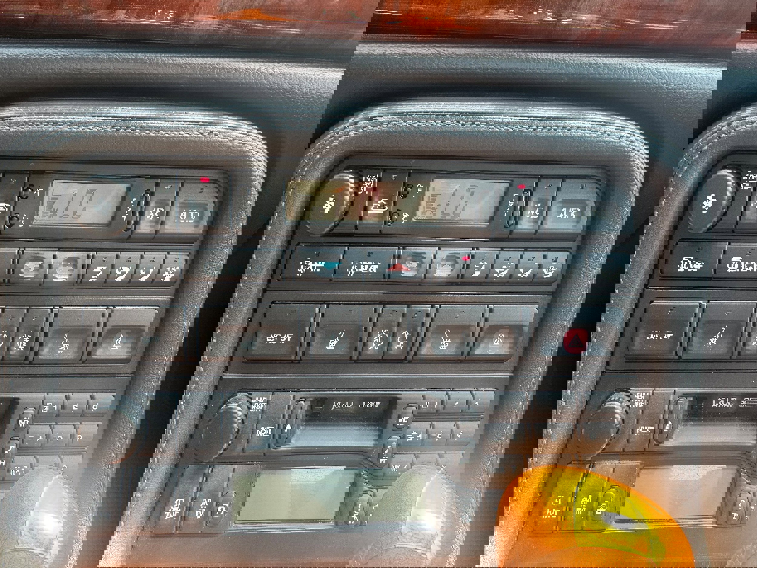 Used 2003 Jaguar XK8 Convertible image 23