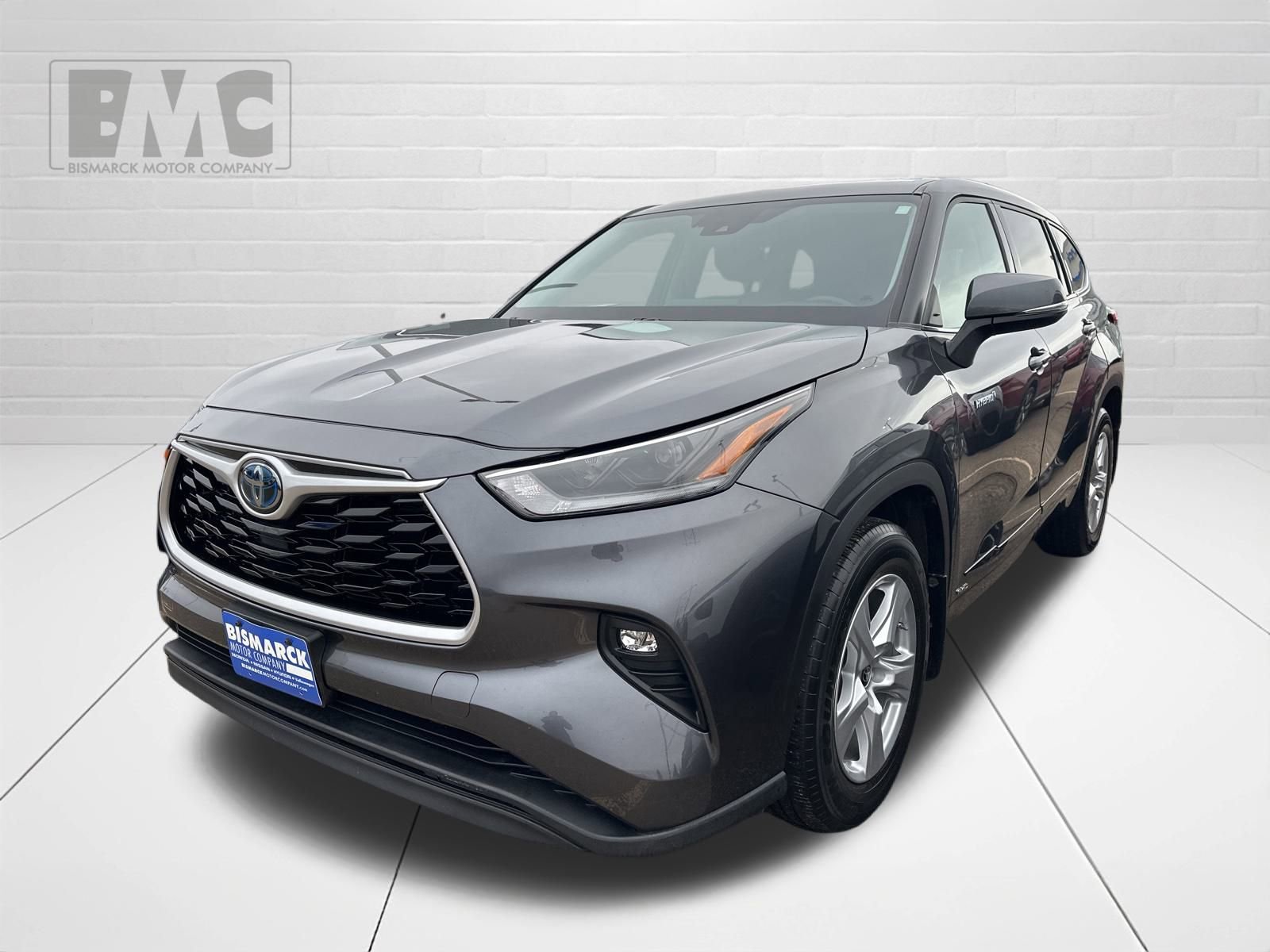 Used 2021 Toyota Highlander LE image 1