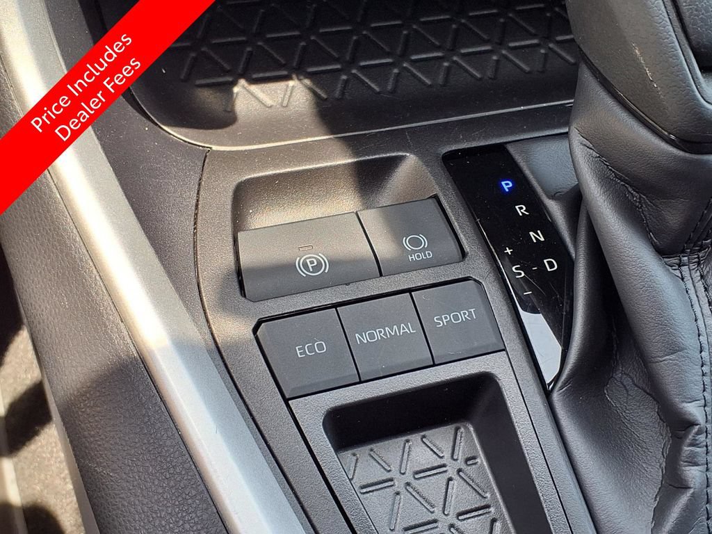 Used 2025 Toyota RAV4 XLE FWD image 26