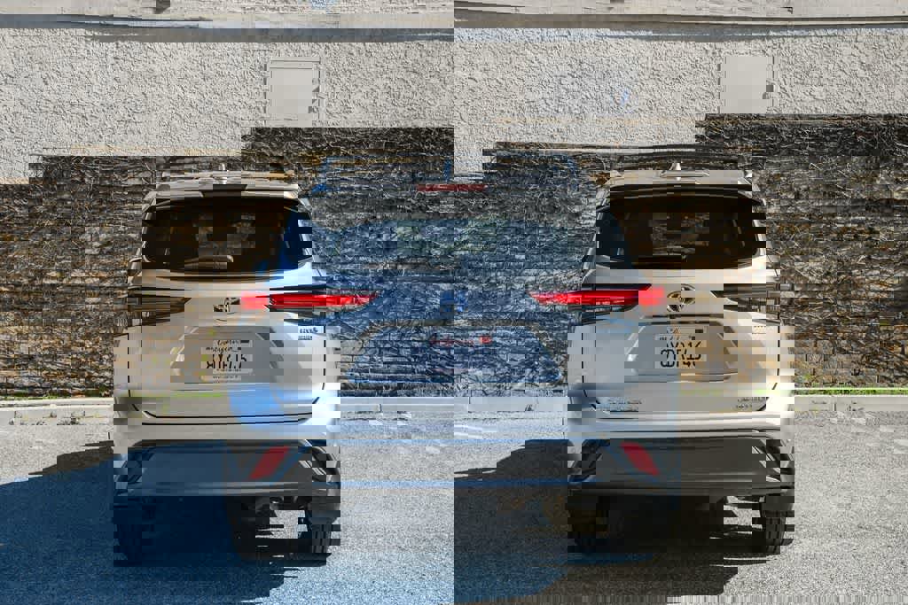 Used 2021 Toyota Highlander Limited image 8