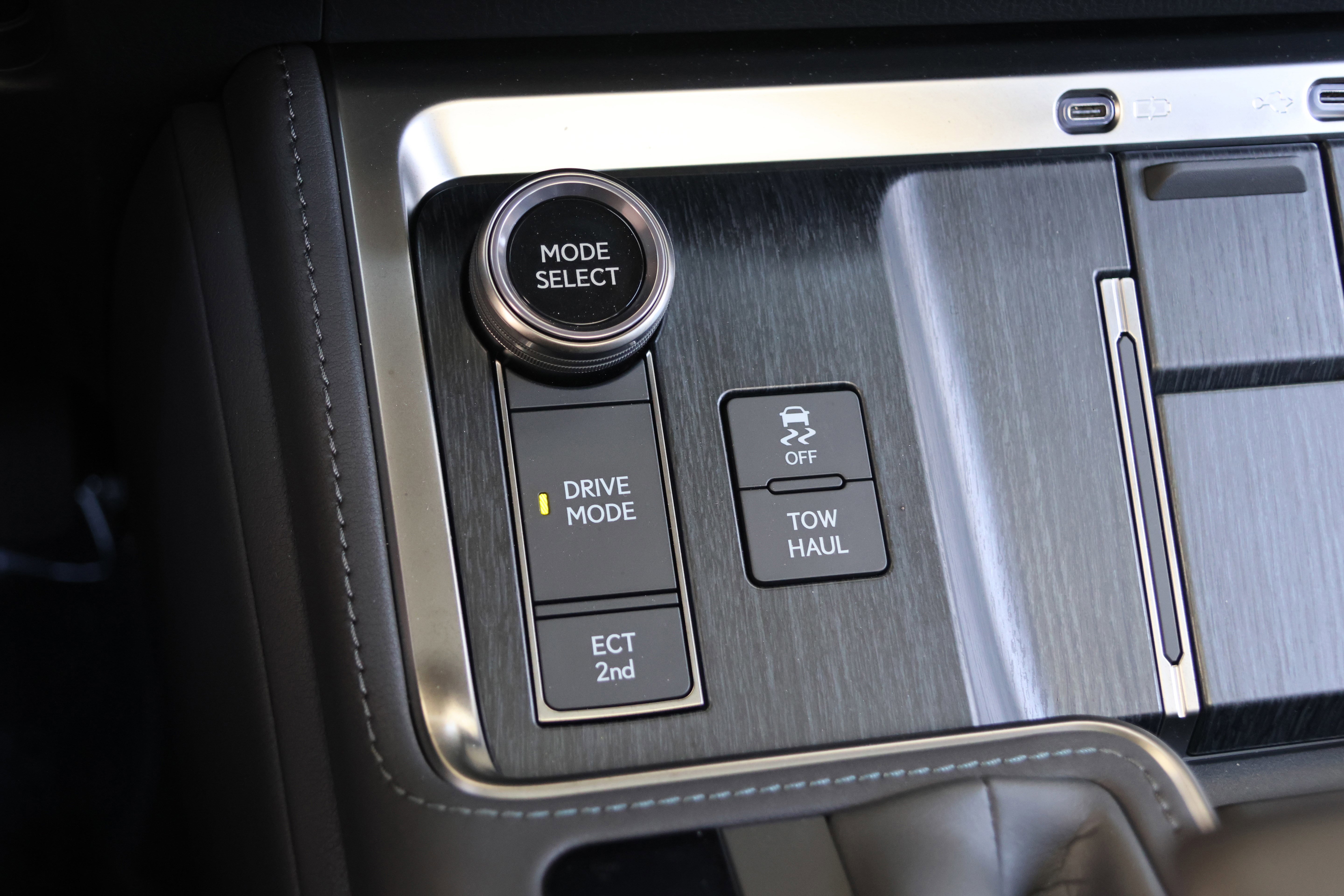 Used 2025 Lexus GX 550 w/ Accessory Package (2T) image 29