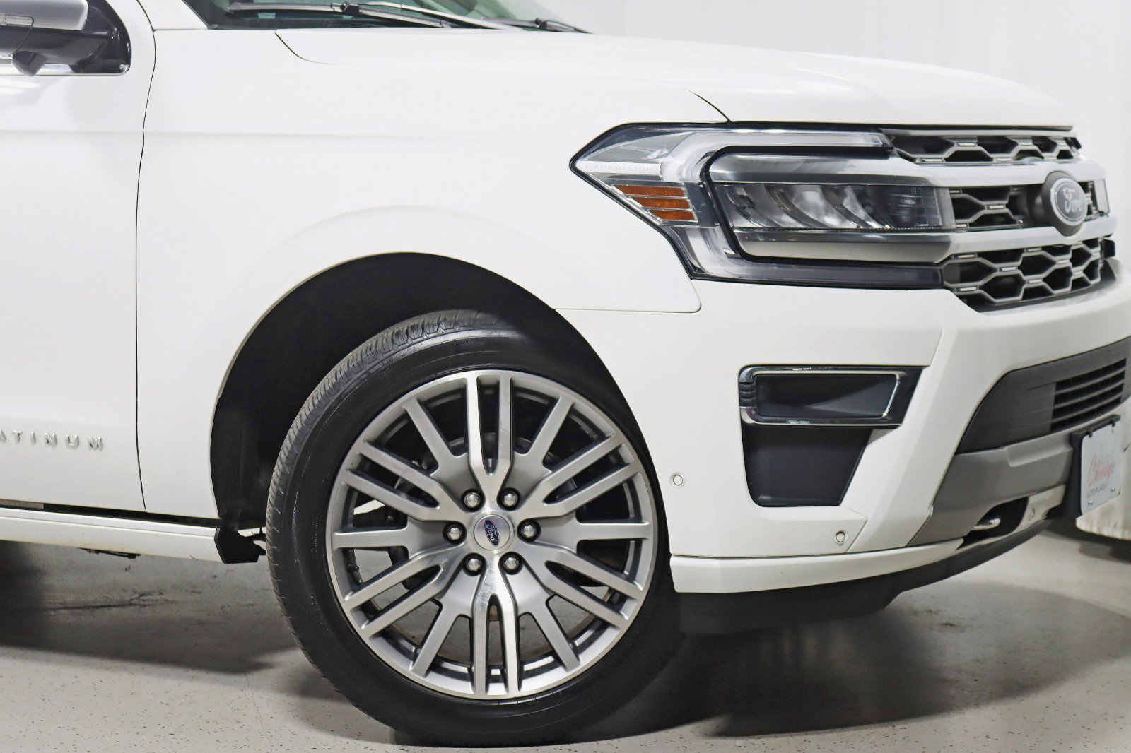 Used 2022 Ford Expedition Platinum AWD/4WD image 5