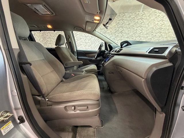 Used 2016 Honda Odyssey SE image 8