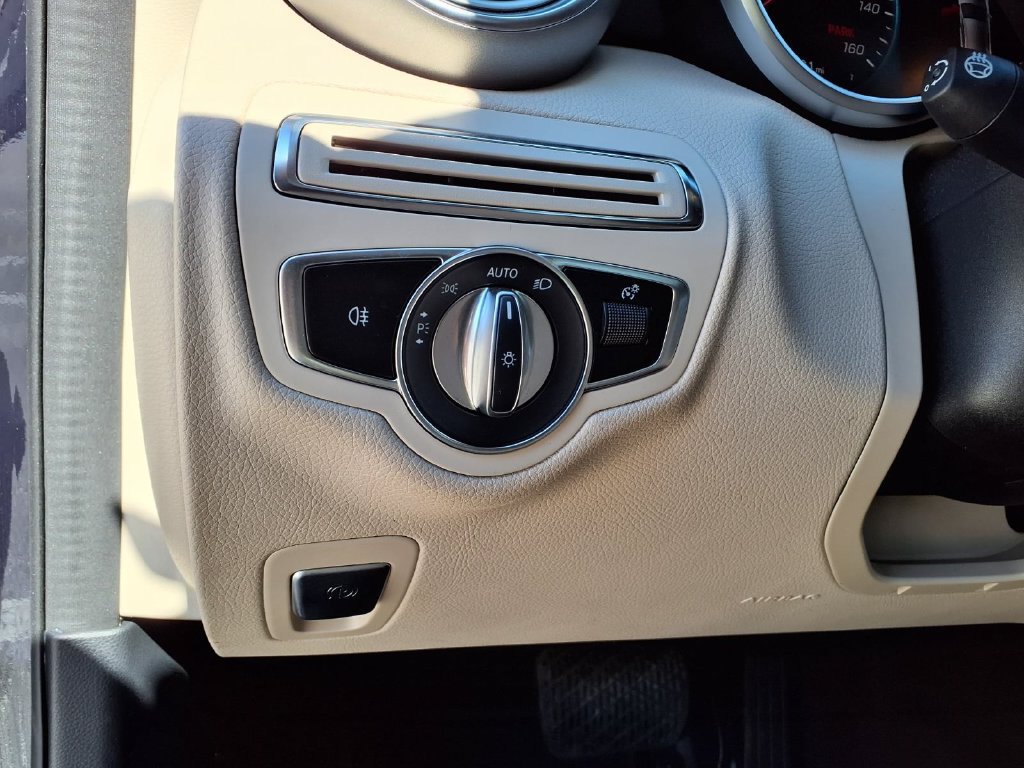 Used 2021 Mercedes-Benz C 300 4MATIC Sedan image 25