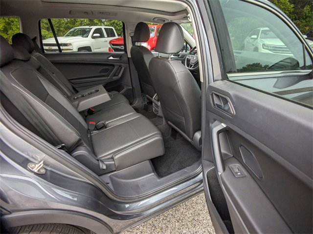 Used 2020 Volkswagen Tiguan SE w/ Panoramic Sunroof Package image 13