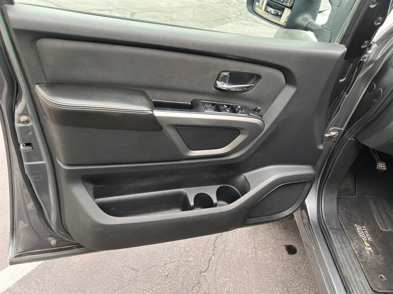 Used 2015 Nissan Titan PRO-4X AWD/4WD image 16