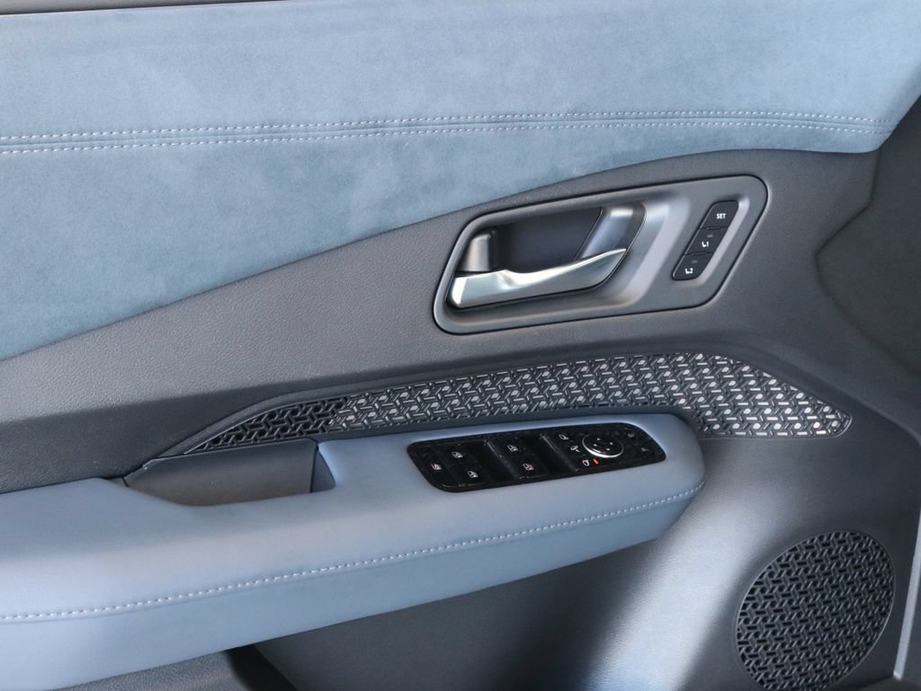 Used 2024 Nissan Ariya AWD image 27