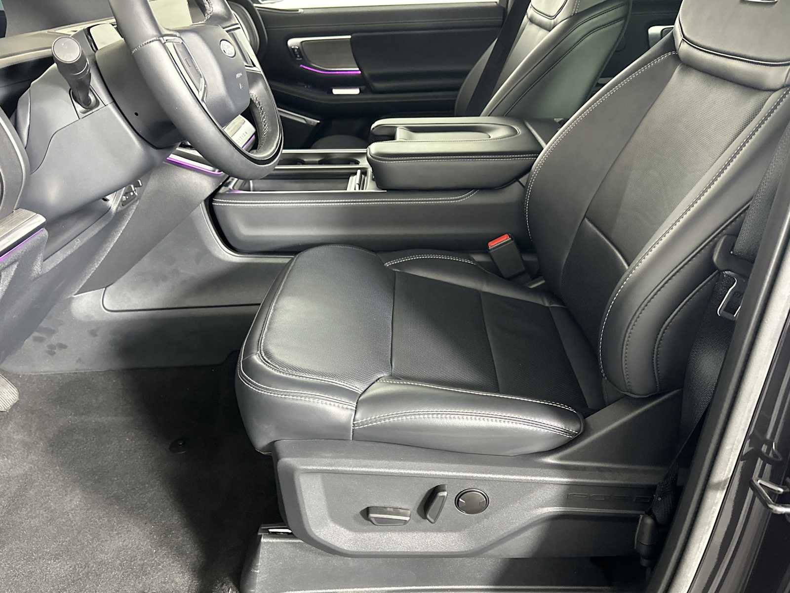 Used 2025 Ford Expedition Max Platinum w/ Driver's Package AWD/4WD image 7