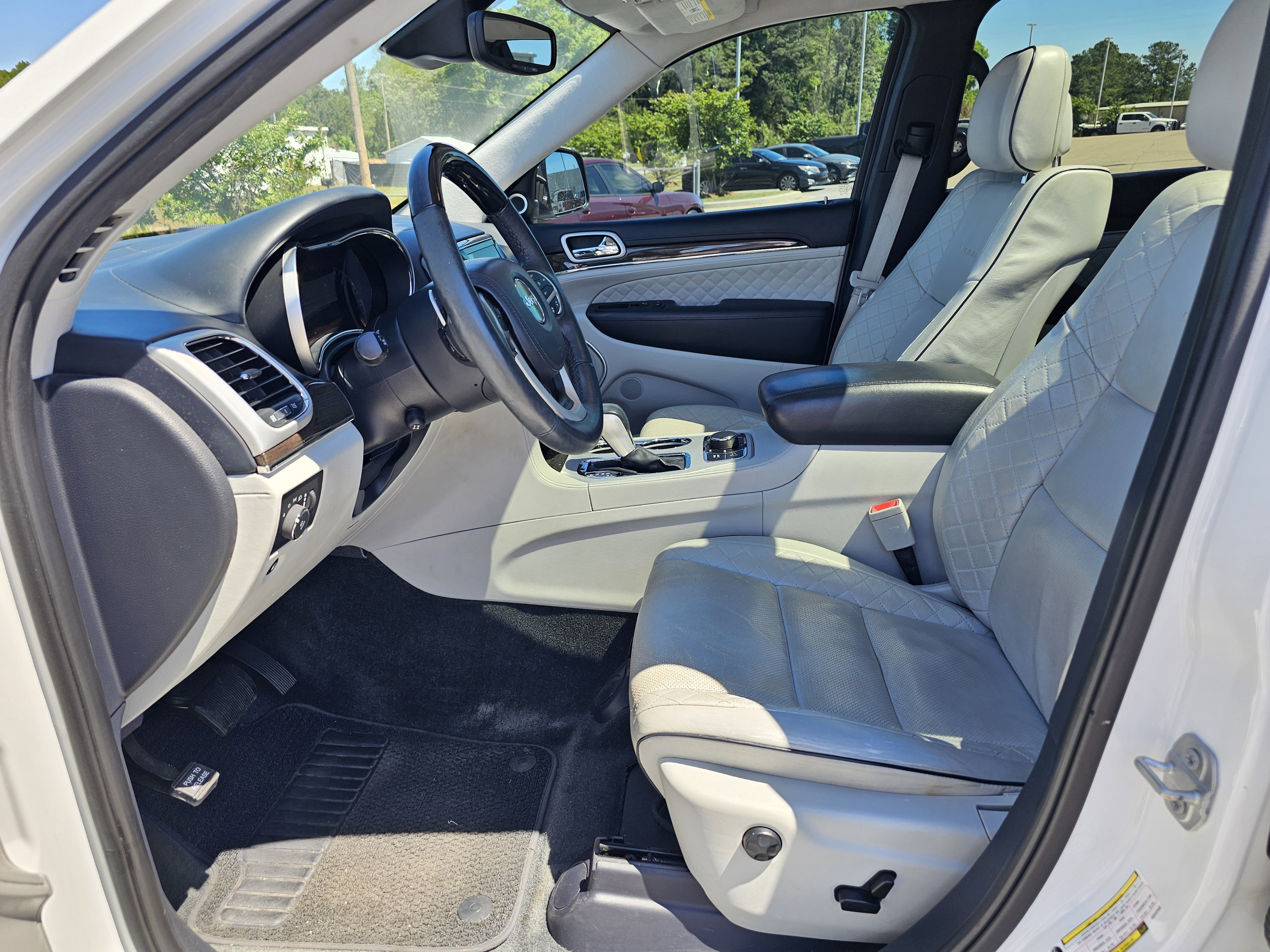 Used 2019 Jeep Grand Cherokee Summit AWD/4WD image 17