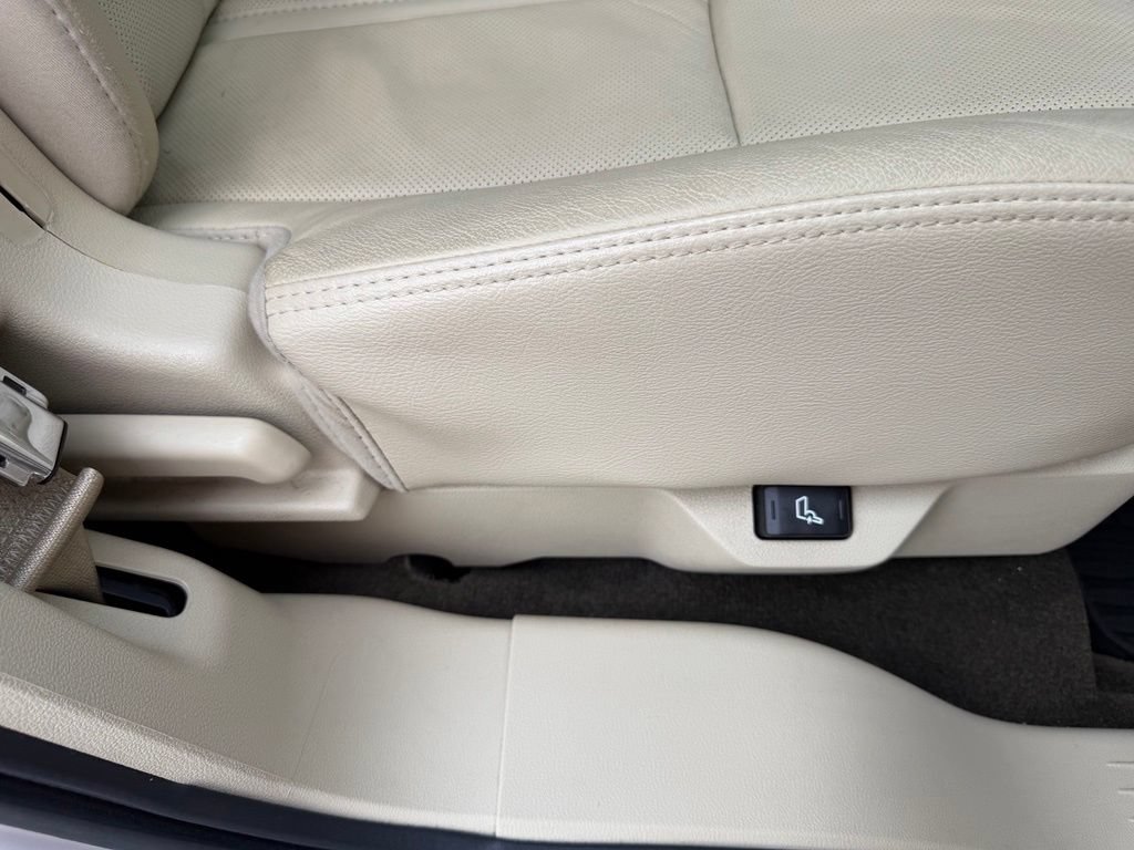 Used 2015 Lincoln MKT AWD w/ Equipment Group 201A image 38
