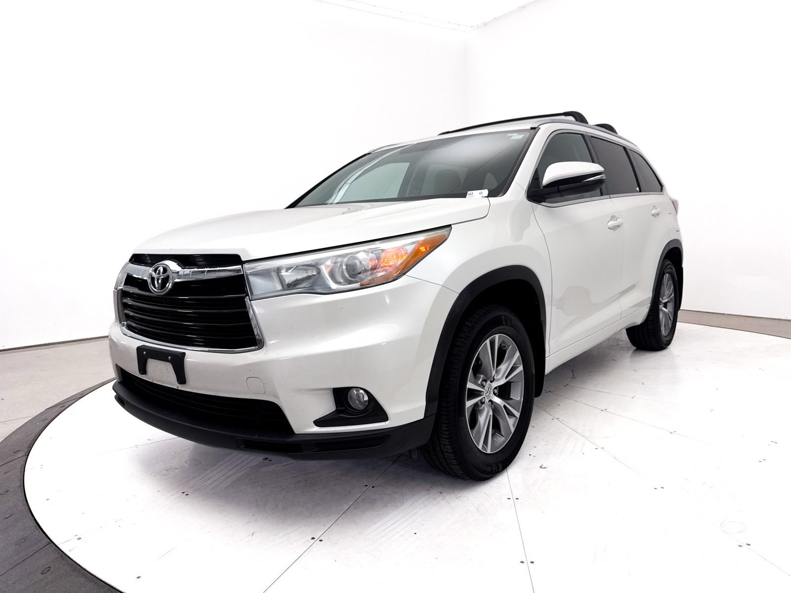 Used 2015 Toyota Highlander XLE AWD/4WD image 3