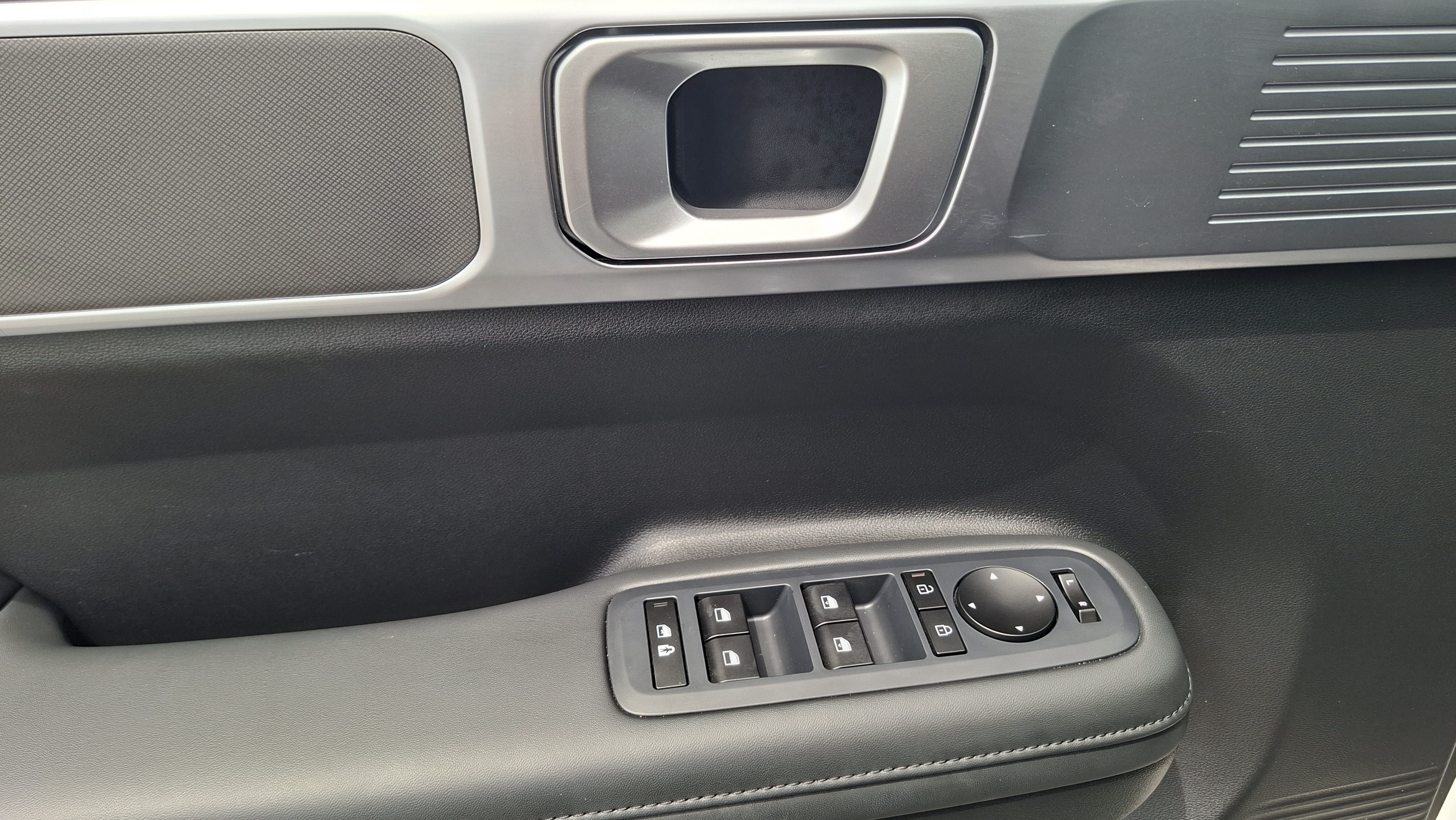 Used 2026 Hyundai Santa Fe SEL FWD image 18