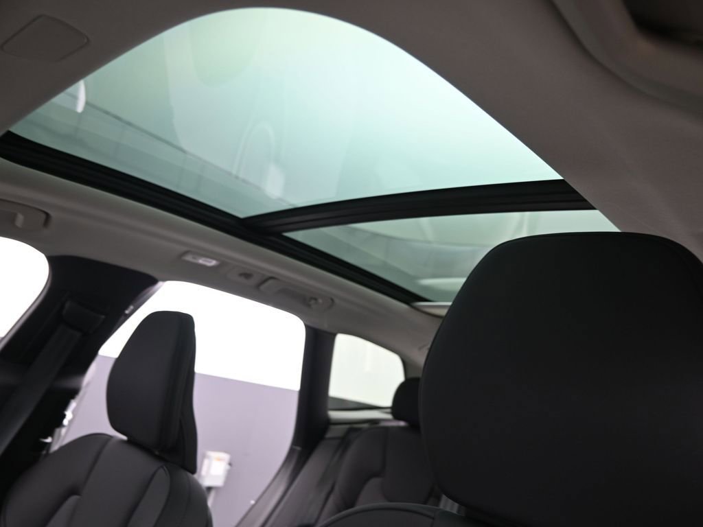 New 2026 Volvo XC60 B5 Plus w/ Protection Package Premier image 26