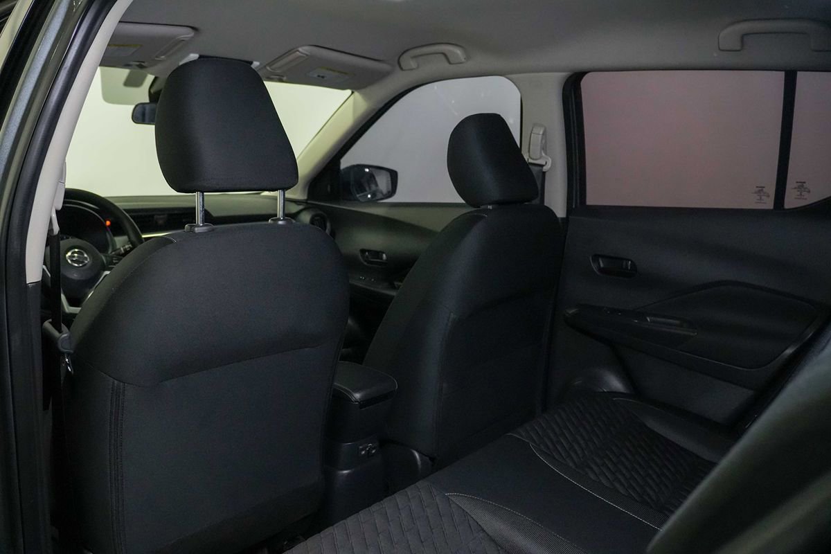 Used 2021 Nissan Kicks S FWD image 18