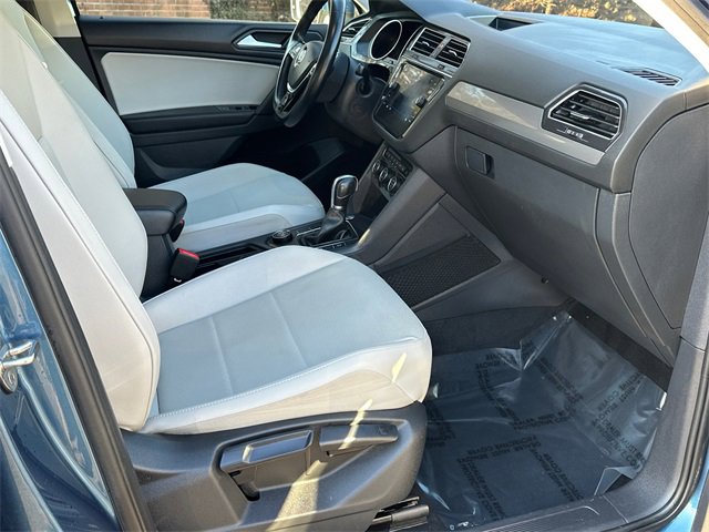 Used 2019 Volkswagen Tiguan SE w/ Panoramic Sunroof Package image 11