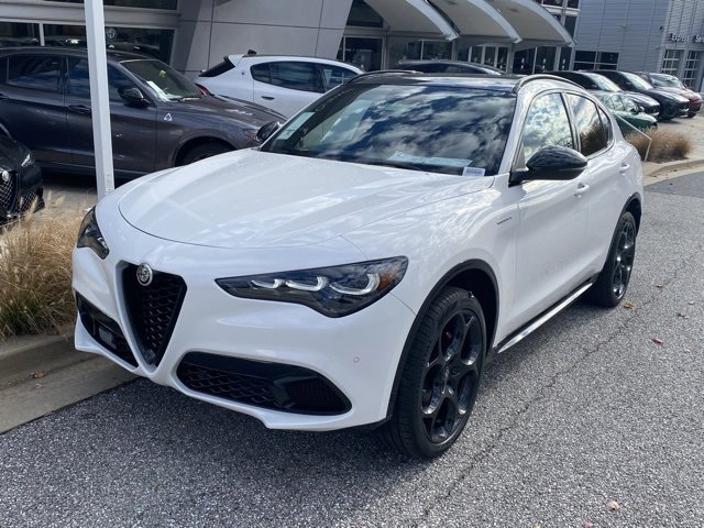 New 2025 Alfa Romeo Stelvio Sprint image 2