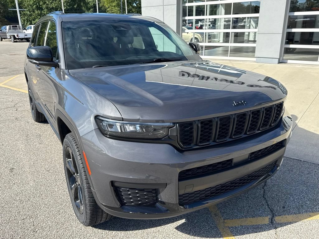 Used 2023 Jeep Grand Cherokee L Laredo AWD/4WD image 5