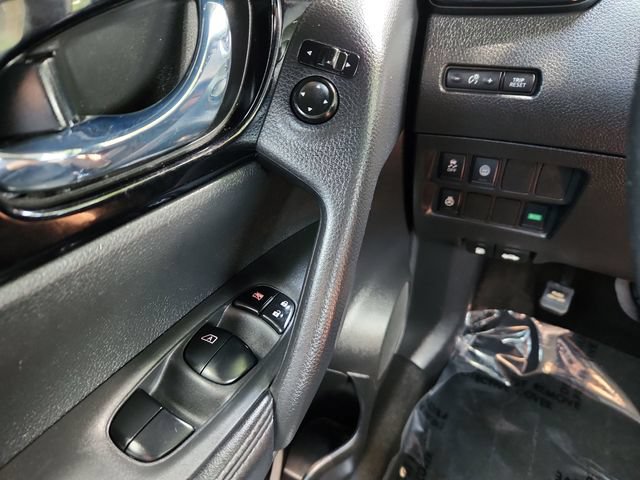 Used 2018 Nissan Rogue Sport SL w/ SL Premium Package FWD image 35