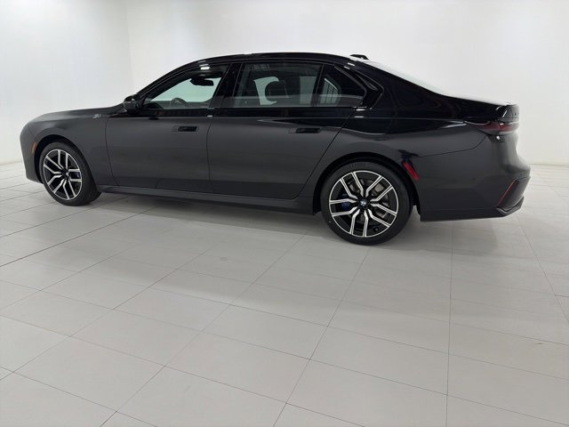 Used 2025 BMW 740i xDrive w/ Premium Package image 2
