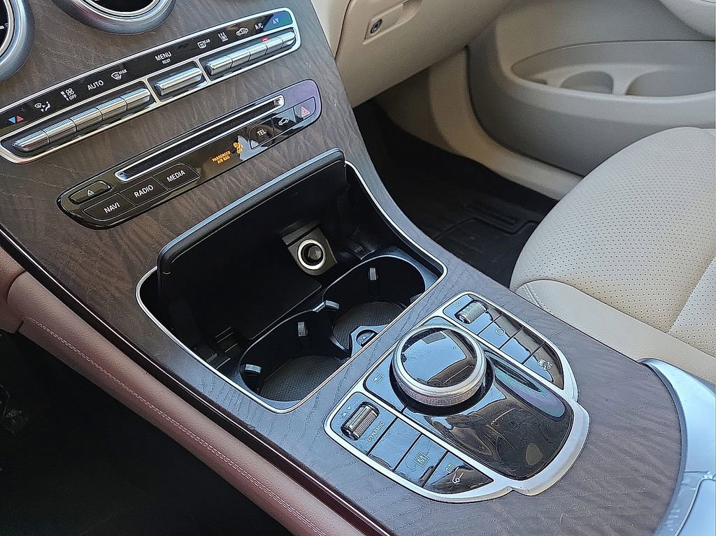 Used 2019 Mercedes-Benz GLC 350e 4MATIC image 30